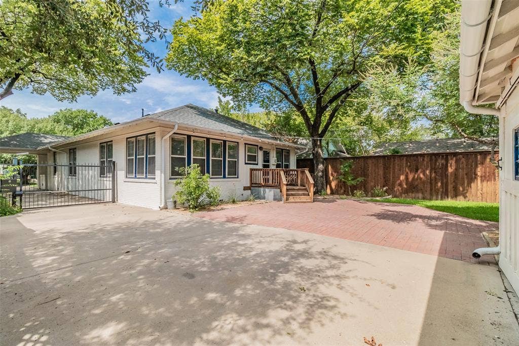 2209 6th Avenue, Fort Worth, TX 76110 2209 6th Avenue, Fort Worth, TX 76110