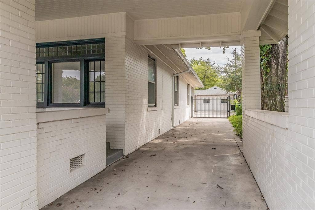 2209 6th Avenue, Fort Worth, TX 76110 2209 6th Avenue, Fort Worth, TX 76110