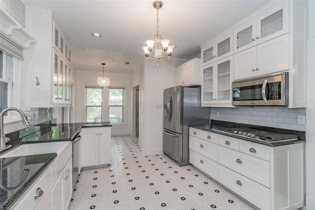 2209 6th Avenue, Fort Worth, TX 76110 2209 6th Avenue, Fort Worth, TX 76110