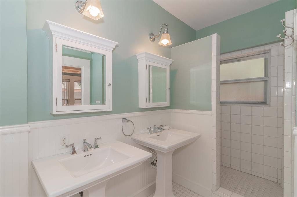 2209 6th Avenue, Fort Worth, TX 76110 2209 6th Avenue, Fort Worth, TX 76110