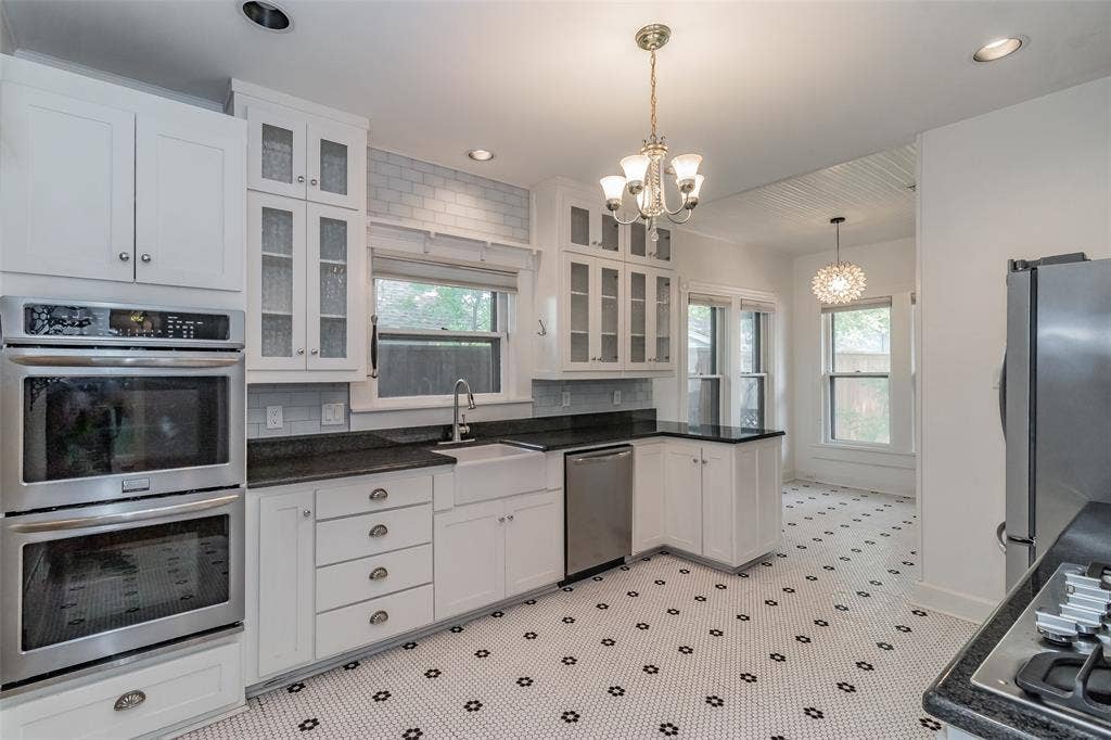 2209 6th Avenue, Fort Worth, TX 76110 2209 6th Avenue, Fort Worth, TX 76110
