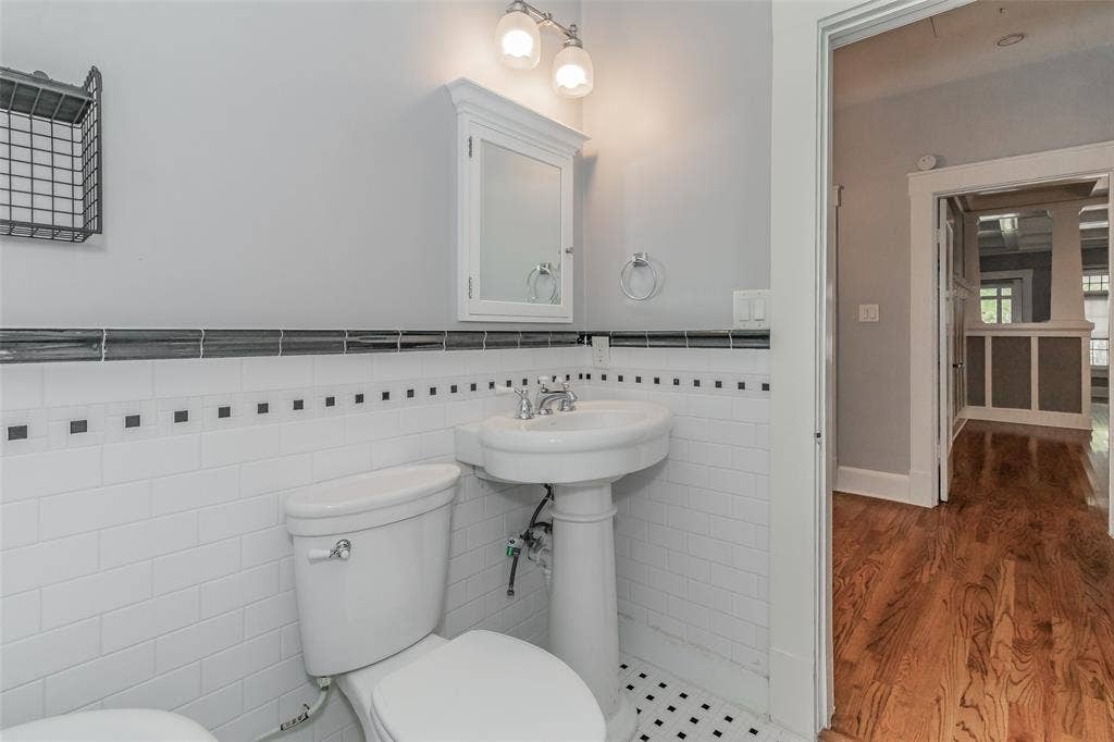 2209 6th Avenue, Fort Worth, TX 76110 2209 6th Avenue, Fort Worth, TX 76110