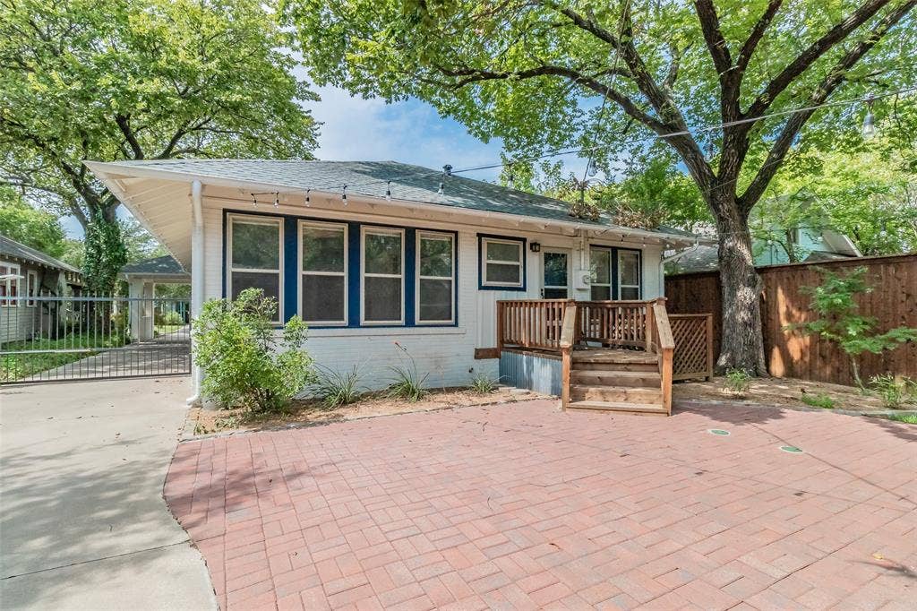 2209 6th Avenue, Fort Worth, TX 76110 2209 6th Avenue, Fort Worth, TX 76110