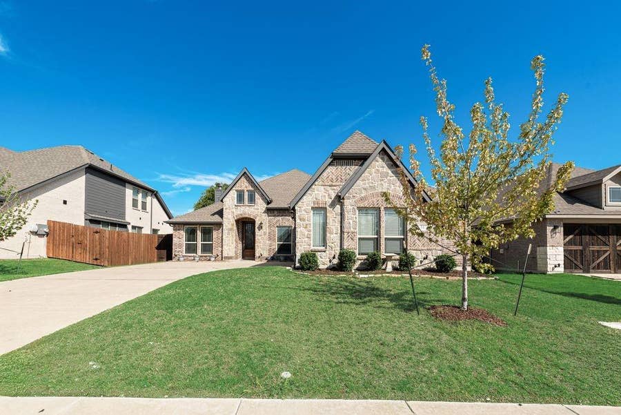 Property photo for 317 Resting Place Road, Waxahachie, TX