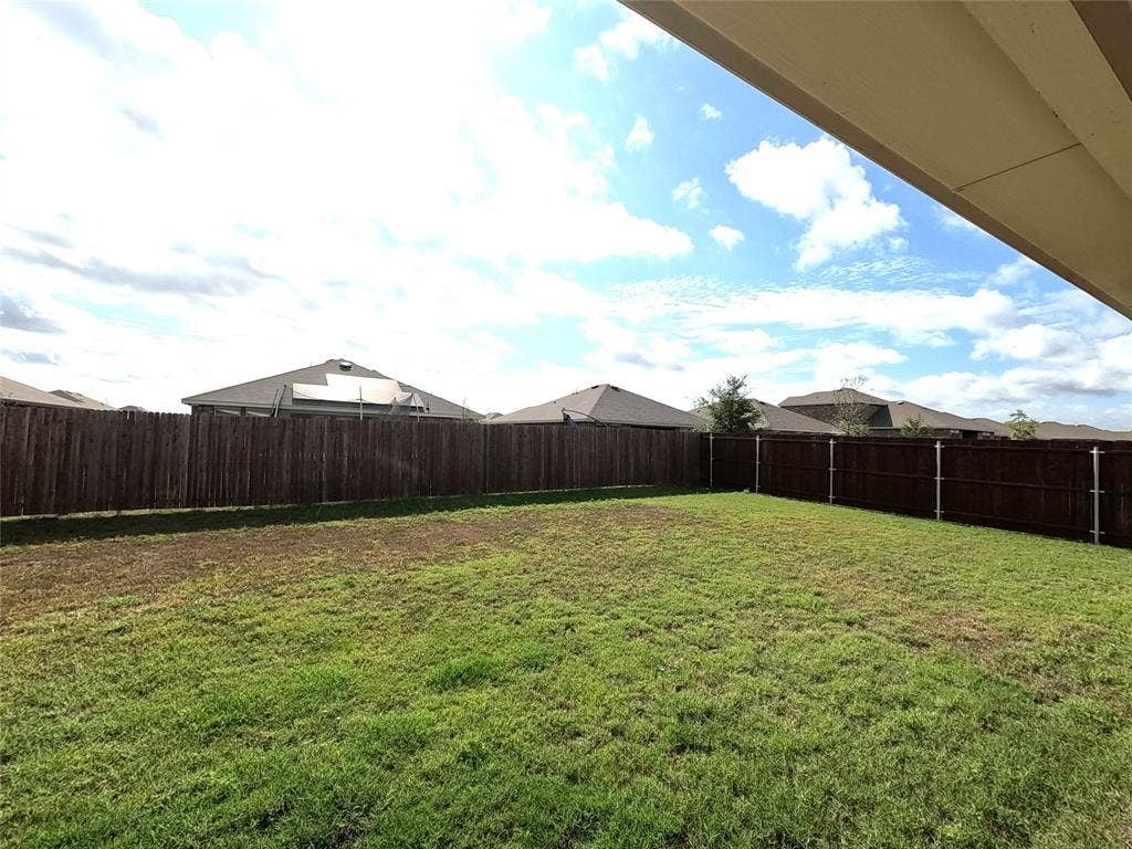 1148 Samantha Drive, Dallas, TX 75253 Expansive grassy yard enclosed by a tall wood privacy fence