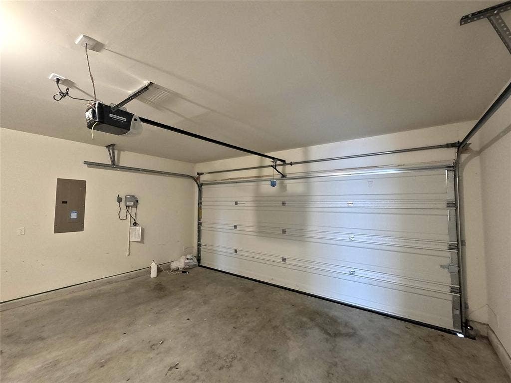 1148 Samantha Drive, Dallas, TX 75253 Attached garage featuring a sectional overhead door with automatic opener
