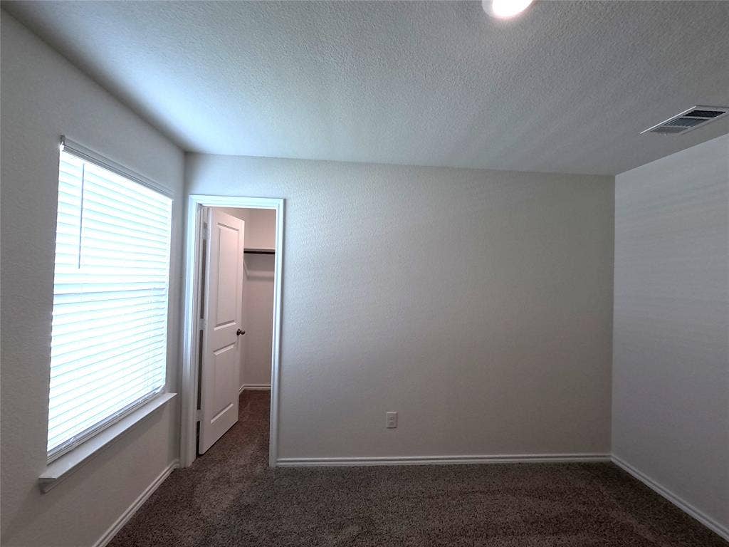 1148 Samantha Drive, Dallas, TX 75253 Neutral-toned walls, plush carpet flooring, and a recessed light fixture