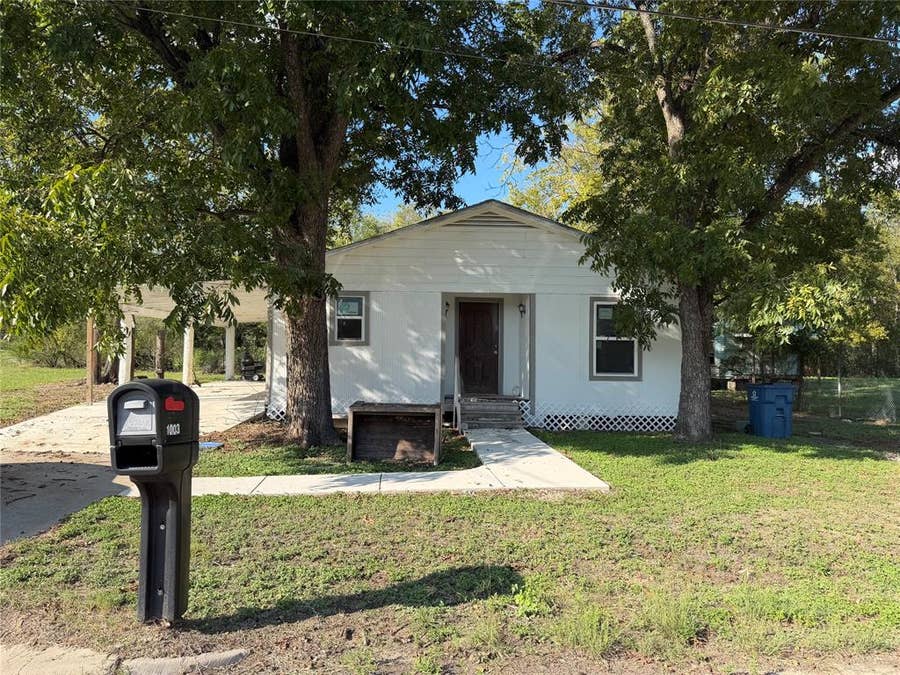 Property photo for 1003 E Main Street, Mexia, TX