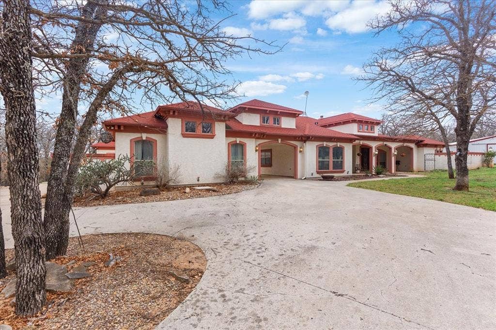 117 Redtail Court, Weatherford, TX 76088 Stucco exterior with a terra cotta tile roof