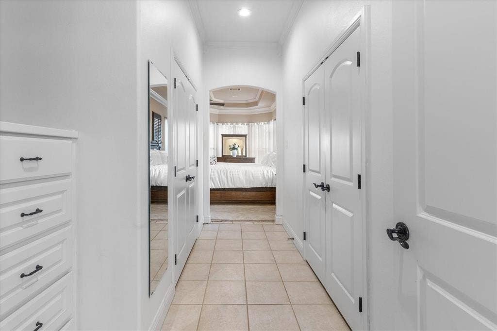 117 Redtail Court, Weatherford, TX 76088 Hallway towards the master bath