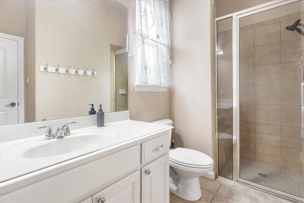 117 Redtail Court, Weatherford, TX 76088 Guest house. Bathroom Spa-inspired bathroom featuring a white vanity with ample counter space, ceramic sink, chrome fixtures, and recessed lighting above the mirror