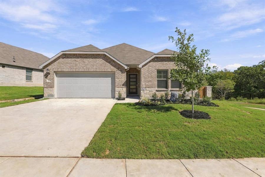 Property photo for 721 Stirling Way, Sherman, TX