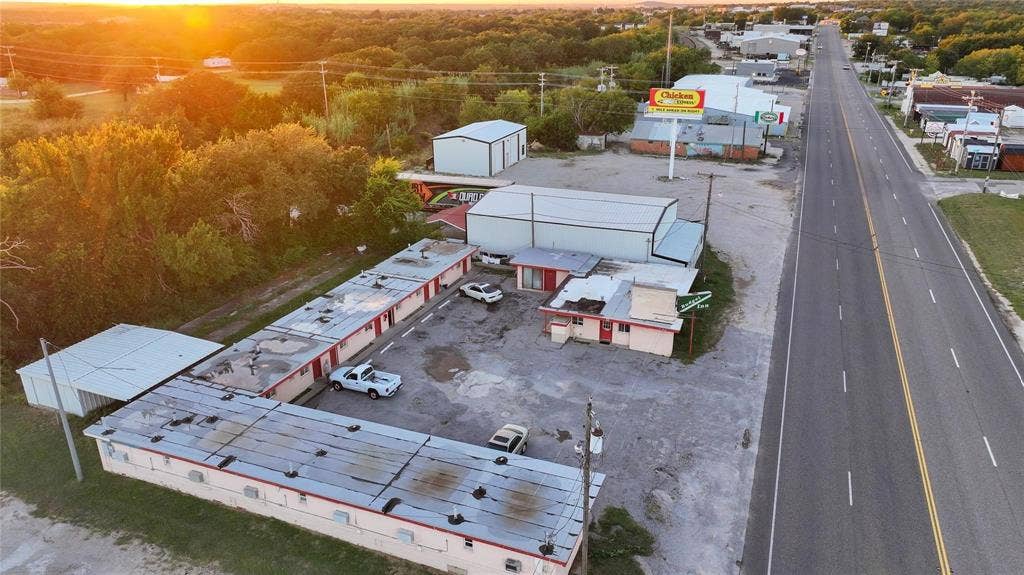 1408 E Wise Street, Bowie, TX 76230