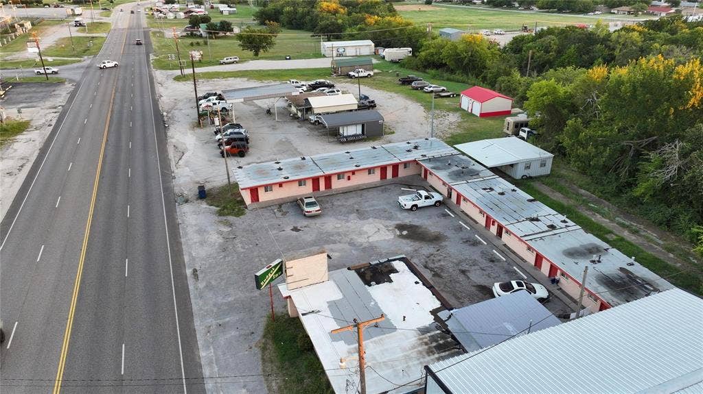 1408 E Wise Street, Bowie, TX 76230