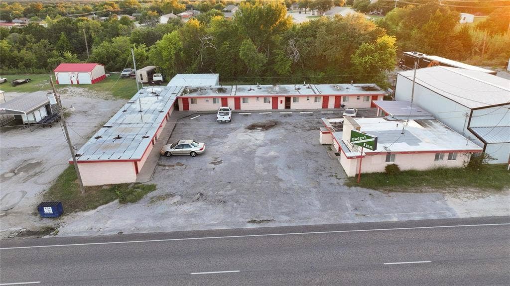 1408 E Wise Street, Bowie, TX 76230