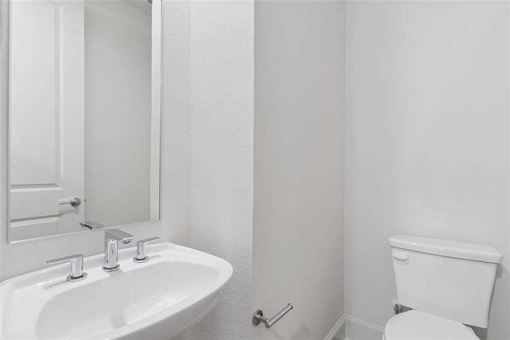 2401 Canton Street, #1002, Dallas, TX 75201 Image of model home with similar layout.