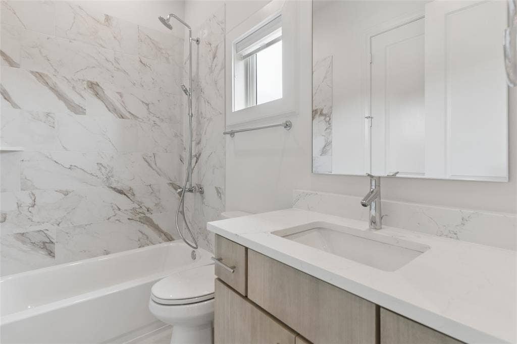 2401 Canton Street, #1002, Dallas, TX 75201 Image of model home with similar layout.