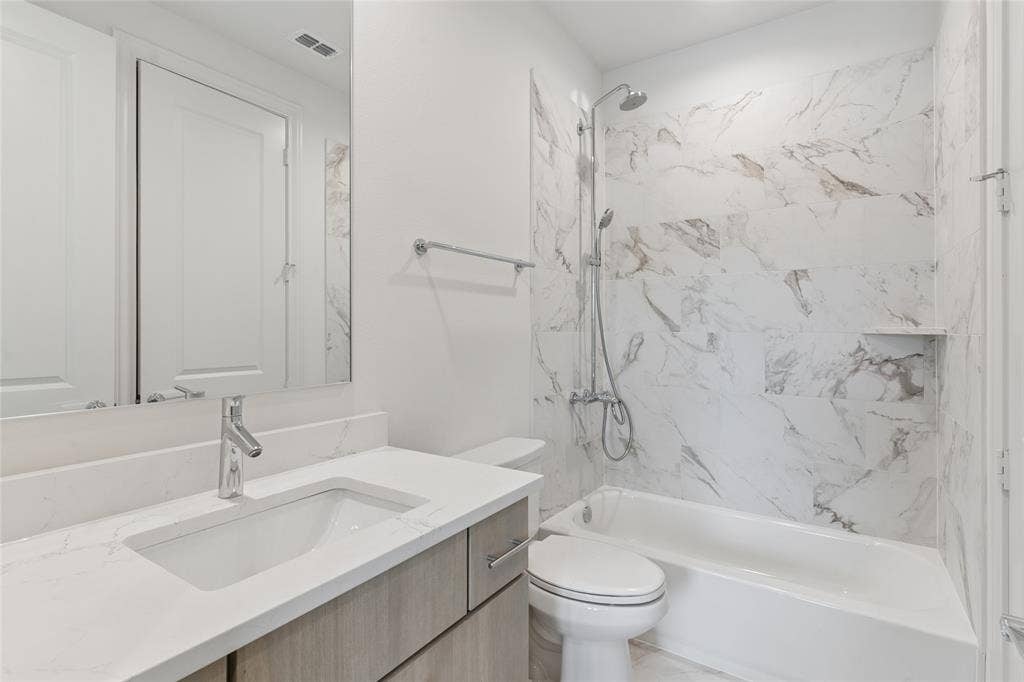 2401 Canton Street, #1002, Dallas, TX 75201 Image of model home with similar layout.