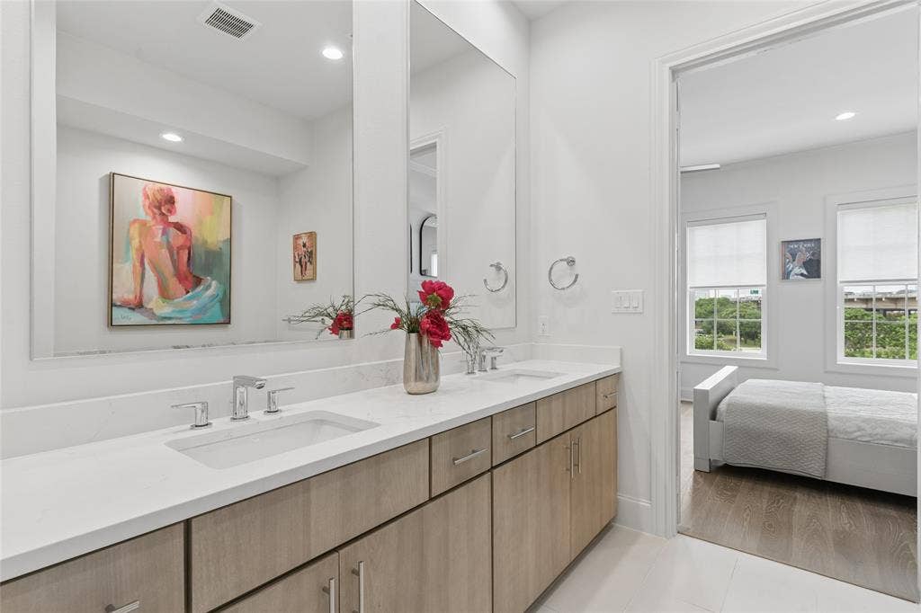 2401 Canton Street, #1002, Dallas, TX 75201 Image of model home with similar layout.
