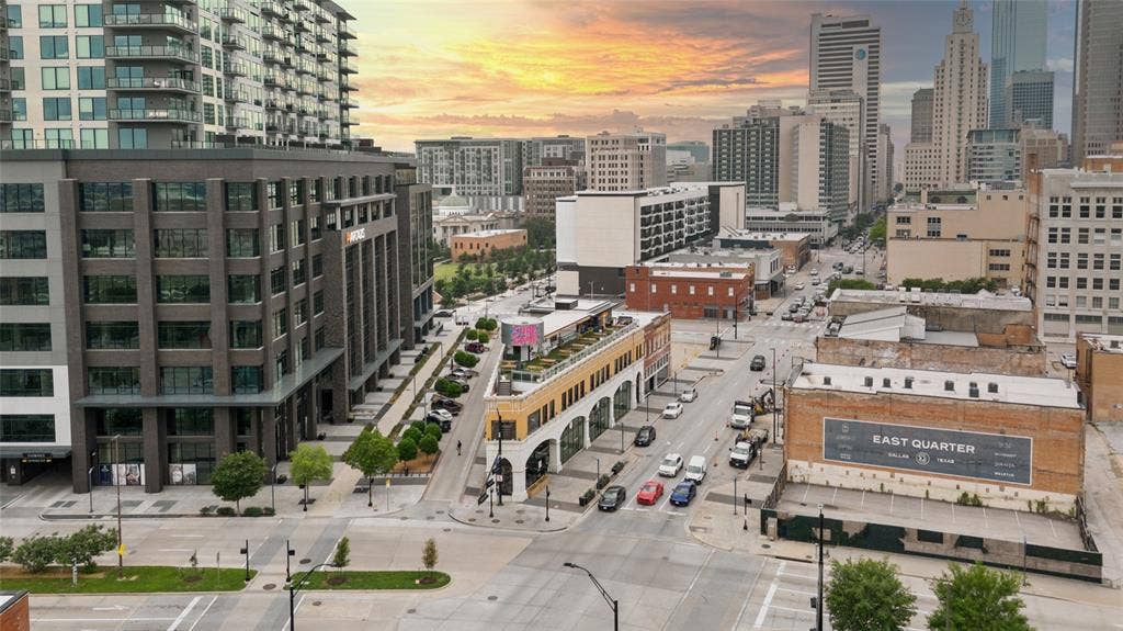 2401 Canton Street, #1002, Dallas, TX 75201 Downtown Dallas's East Quarter has reemerged as an approximately eight-block mixed-use districtbetween Downtown, the Dallas Farmers Market and Deep Ellum.