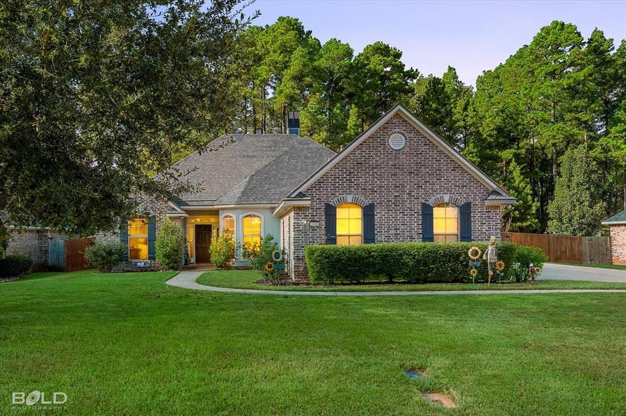 Property photo for 1908 Sparrowridge Circle, Haughton, LA