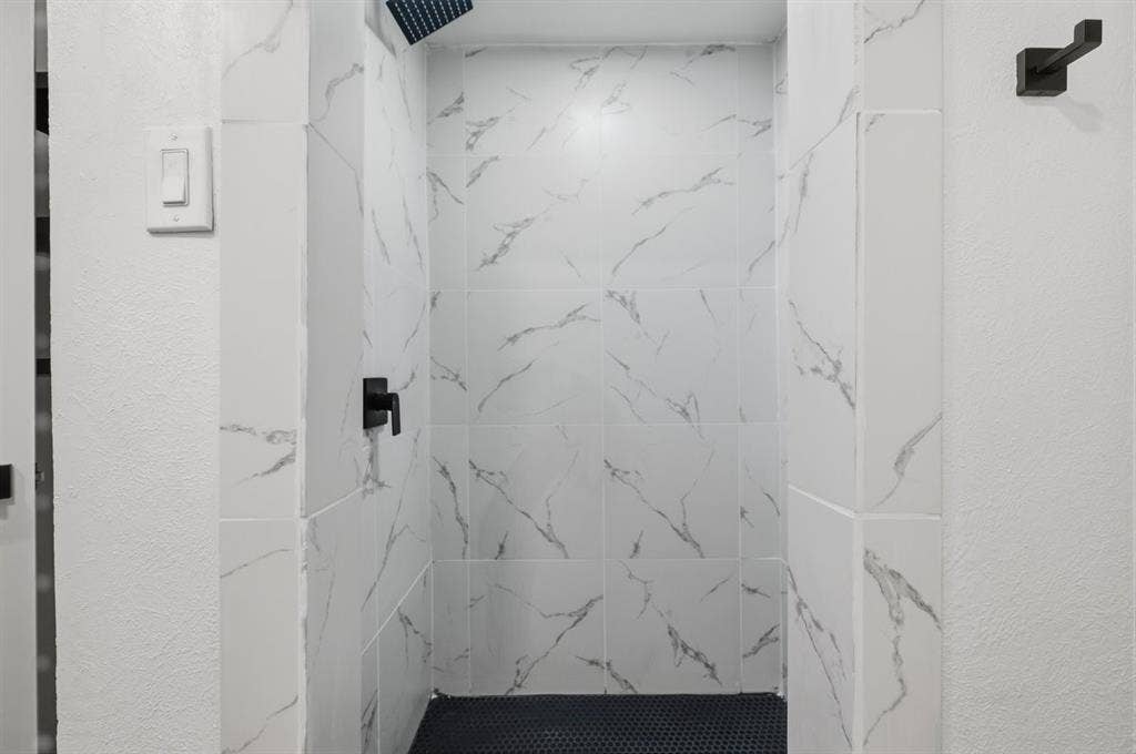 203 Evelyn Street, DeSoto, TX 75115 Walk-in shower in primary bathroom