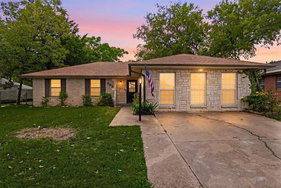 Property photo for 203 Evelyn Street, DeSoto, TX