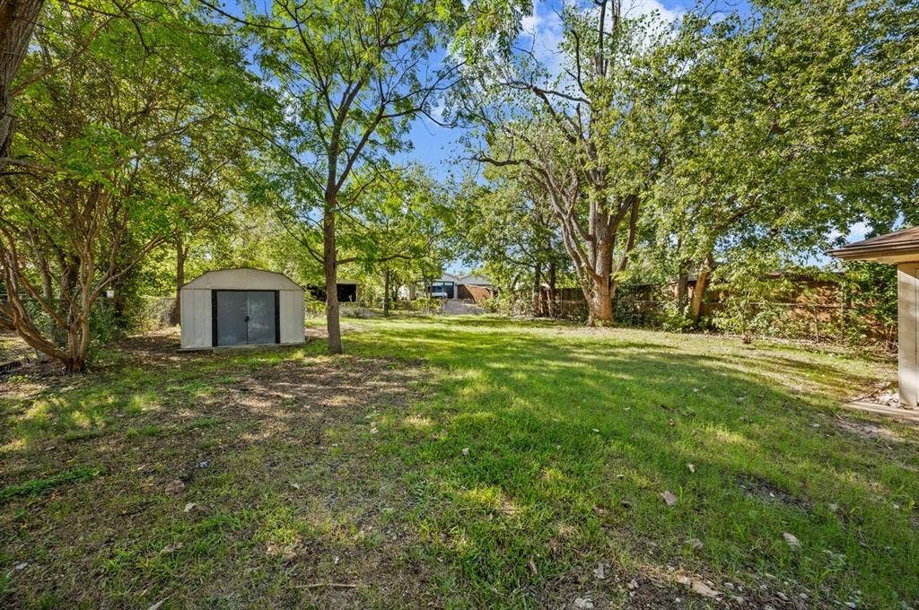 203 Evelyn Street, DeSoto, TX 75115 This yard is big enough to host all yourn friends and family for a Fall BBQ!