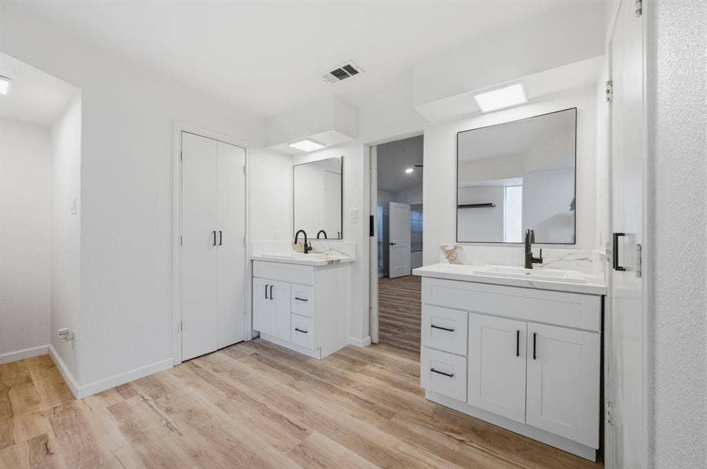 203 Evelyn Street, DeSoto, TX 75115 Beautiful Quartz countertops