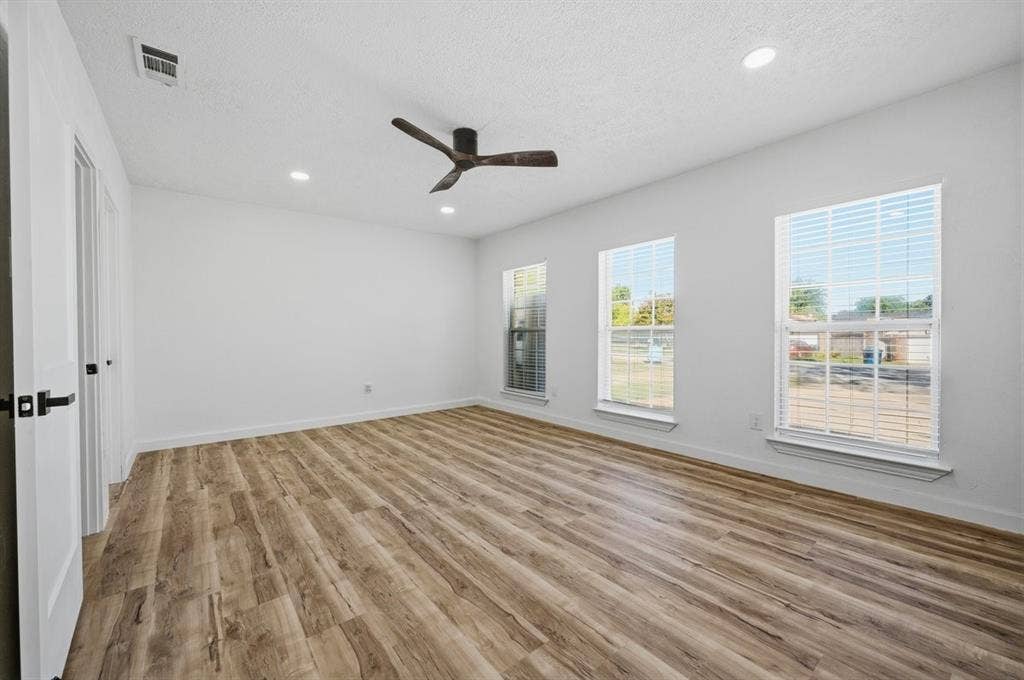 203 Evelyn Street, DeSoto, TX 75115 Bedroom 3 is full of natural light
