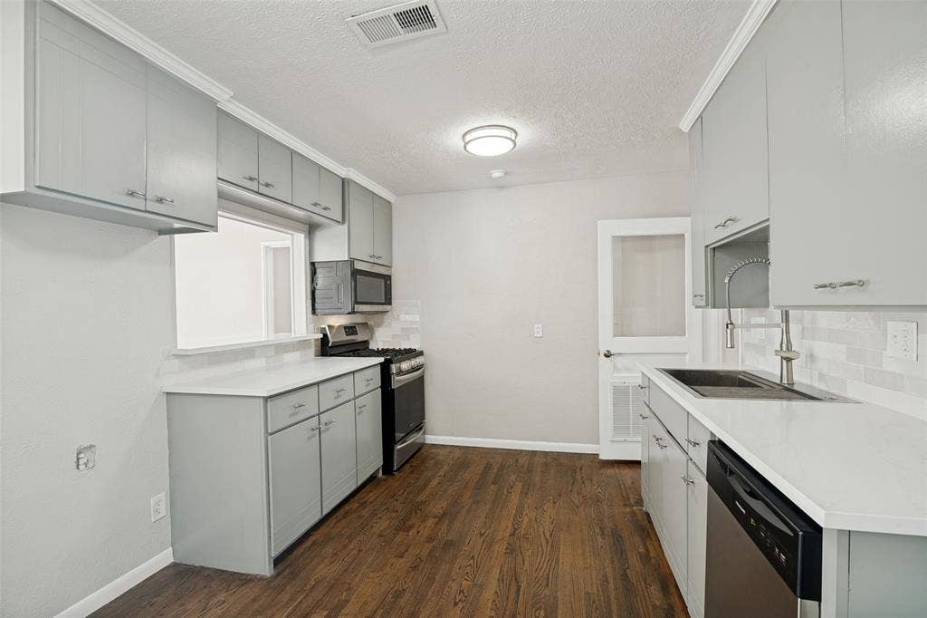 10429 Aledo Drive, Dallas, TX 75228 10429 Aledo Drive, Dallas, TX 75228
