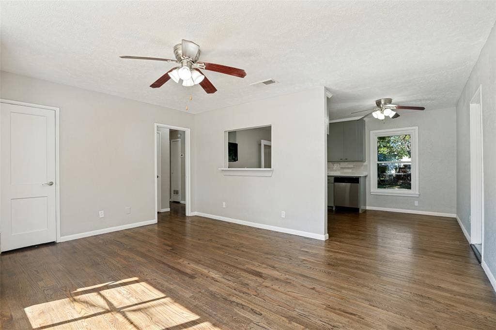 10429 Aledo Drive, Dallas, TX 75228 10429 Aledo Drive, Dallas, TX 75228