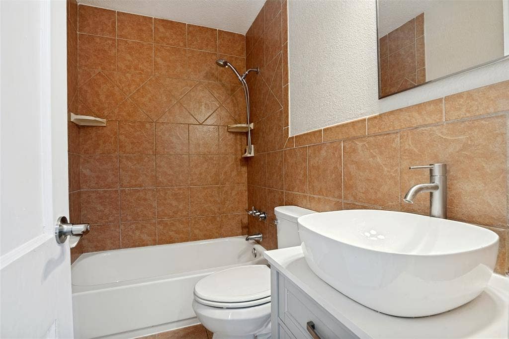 10429 Aledo Drive, Dallas, TX 75228 10429 Aledo Drive, Dallas, TX 75228