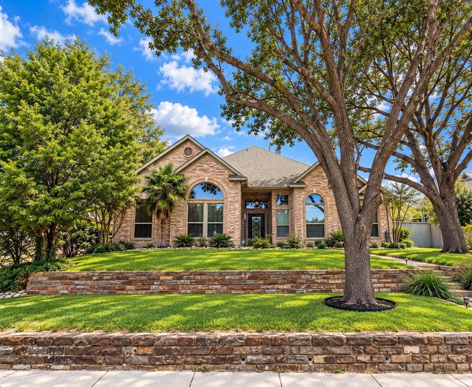 Welcome to 2990 Hillingdon, Richardson TX. This single story 4 bedroom home with a pool is located across from 440+ acre Breckinridge Park.