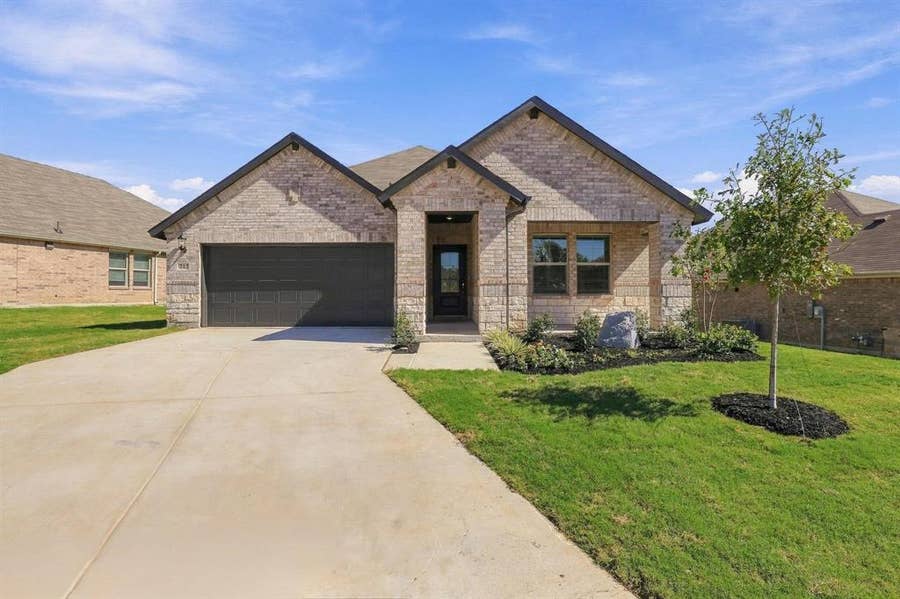 Property photo for 717 Stirling Way, Sherman, TX