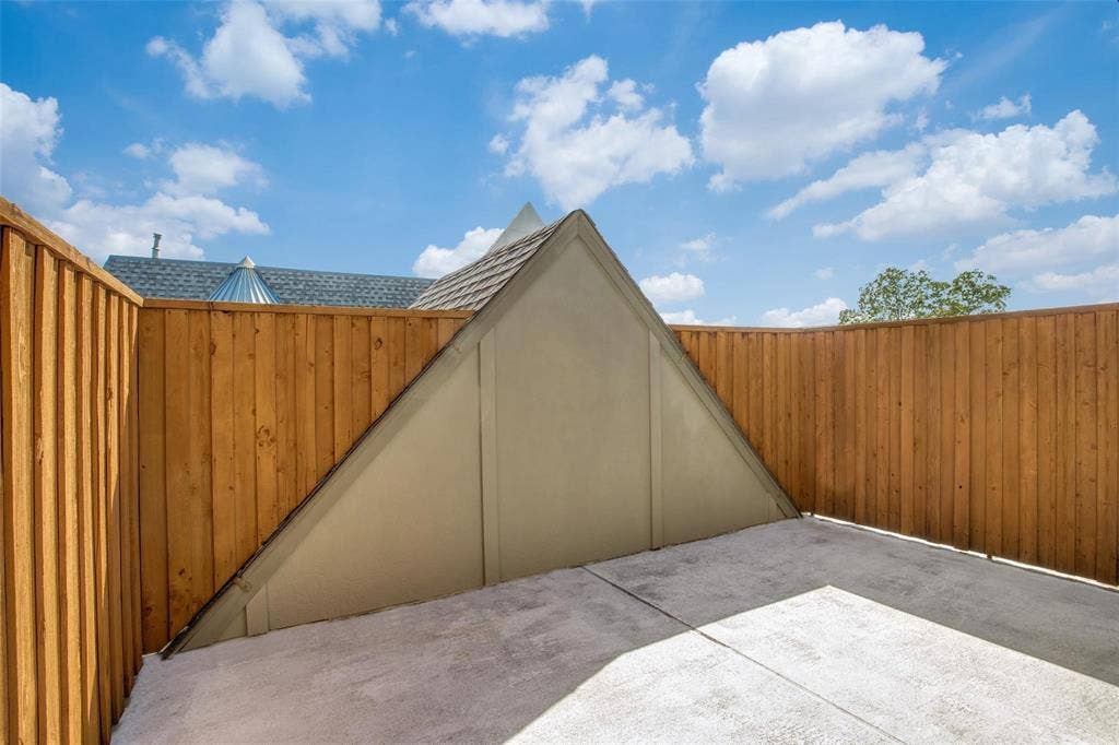 5020 Mission Avenue, Dallas, TX 75206 5020 Mission Avenue, Dallas, TX 75206