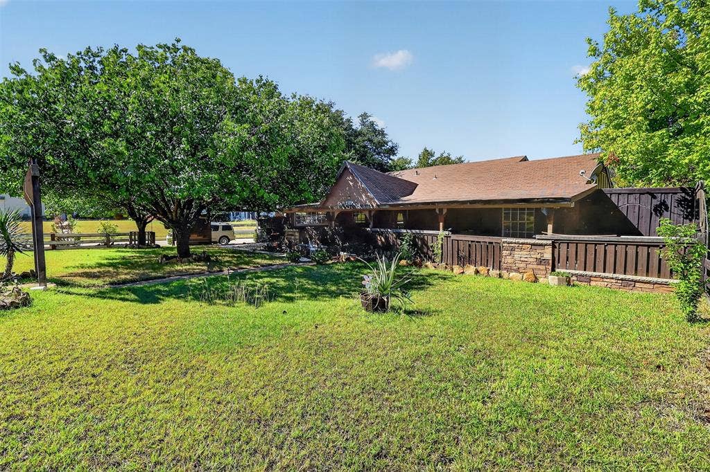 2121 High Summit Drive, Garland, TX 75041 Large Corner lot