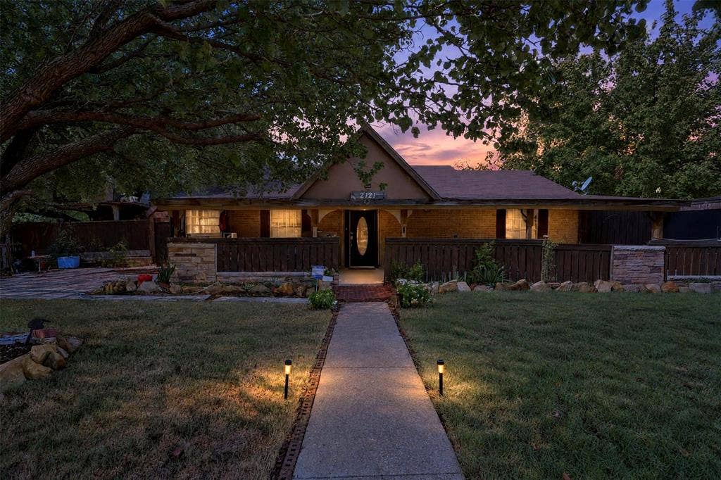 2121 High Summit Drive, Garland, TX 75041 2121 High Summit Drive, Garland, TX 75041