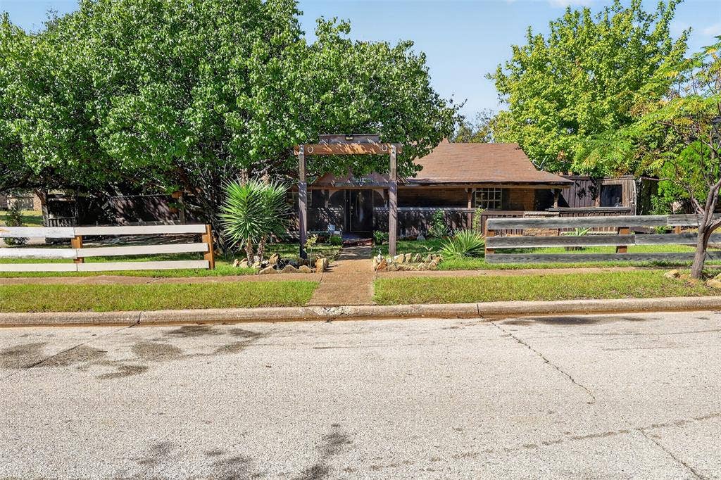 2121 High Summit Drive, Garland, TX 75041 2121 High Summit Drive, Garland, TX 75041
