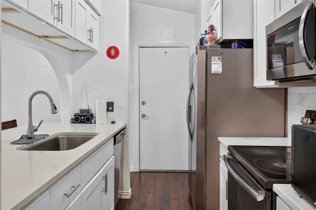 2121 High Summit Drive, Garland, TX 75041 2121 High Summit Drive, Garland, TX 75041