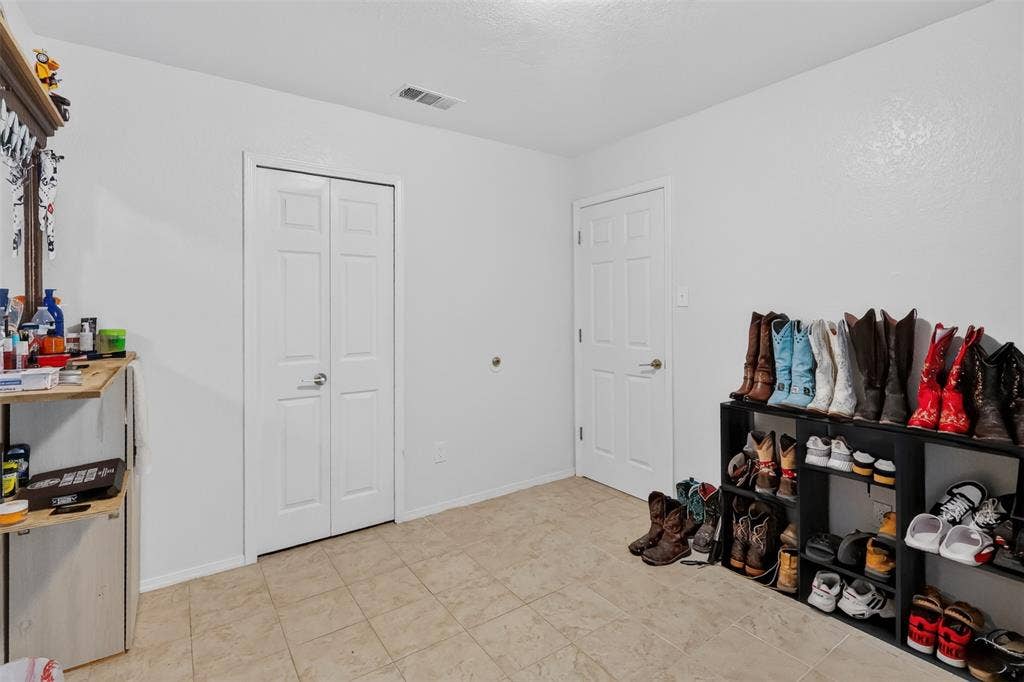 2121 High Summit Drive, Garland, TX 75041 2121 High Summit Drive, Garland, TX 75041