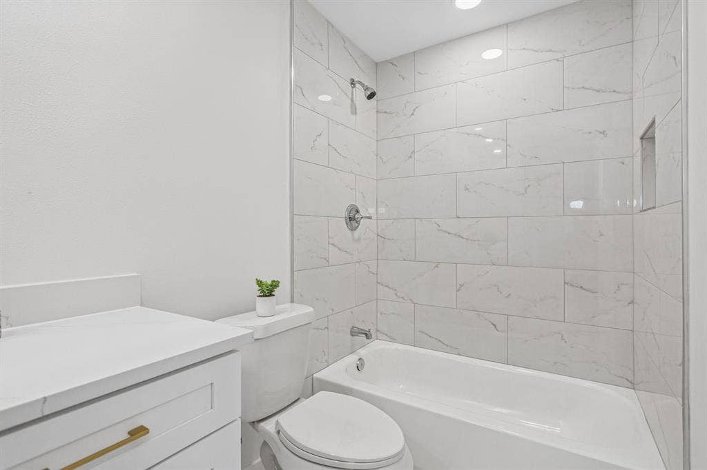 4025 Tacoma Street, Irving, TX 75062 4025 Tacoma Street, Irving, TX 75062