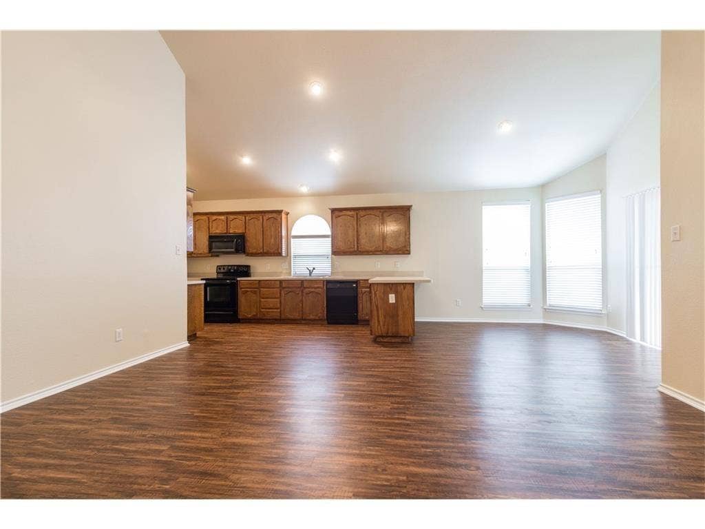 5000 Royal Burgess Drive, Fort Worth, TX 76135