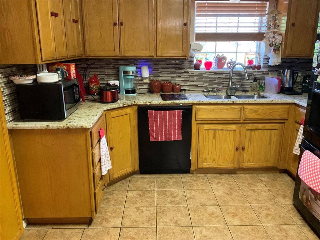 101 EdgeForest Drive, Elm Mott, TX 76640 101 EdgeForest Drive, Elm Mott, TX 76640