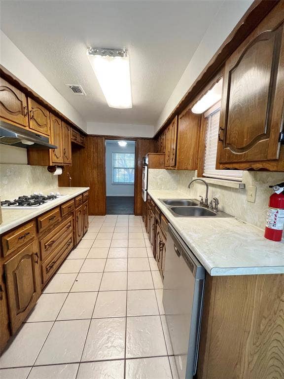 1008 Pine Tree Lane, DeSoto, TX 75115 1008 Pine Tree Lane, DeSoto, TX 75115