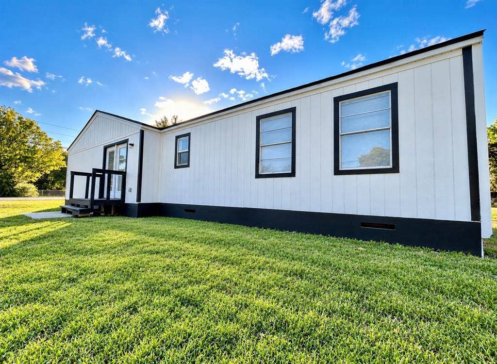 915 Kissell Road, Wilmer, TX 75172