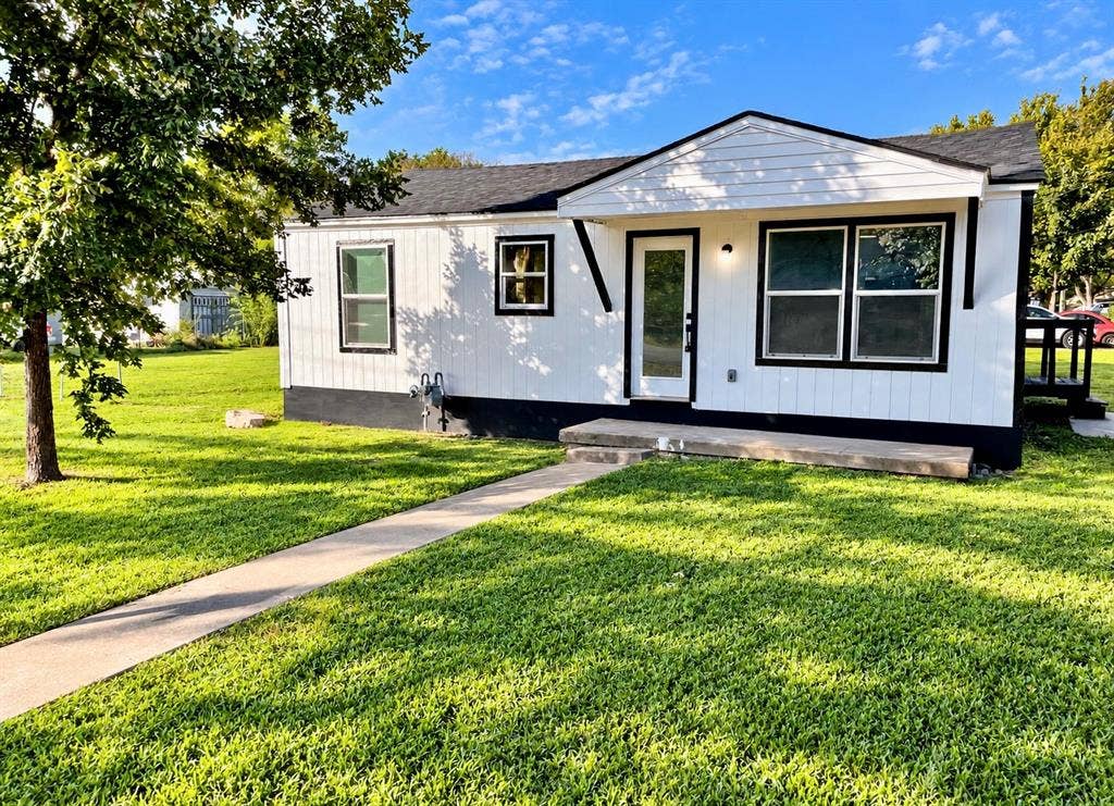 915 Kissell Road, Wilmer, TX 75172