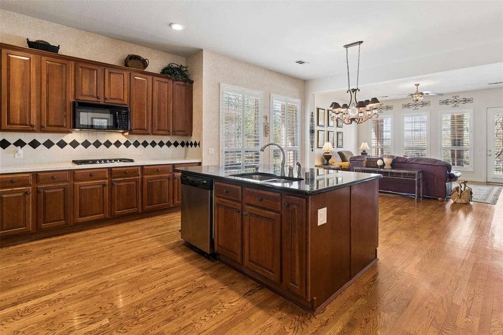 379 Southern Hills Drive, Fairview, TX 75069