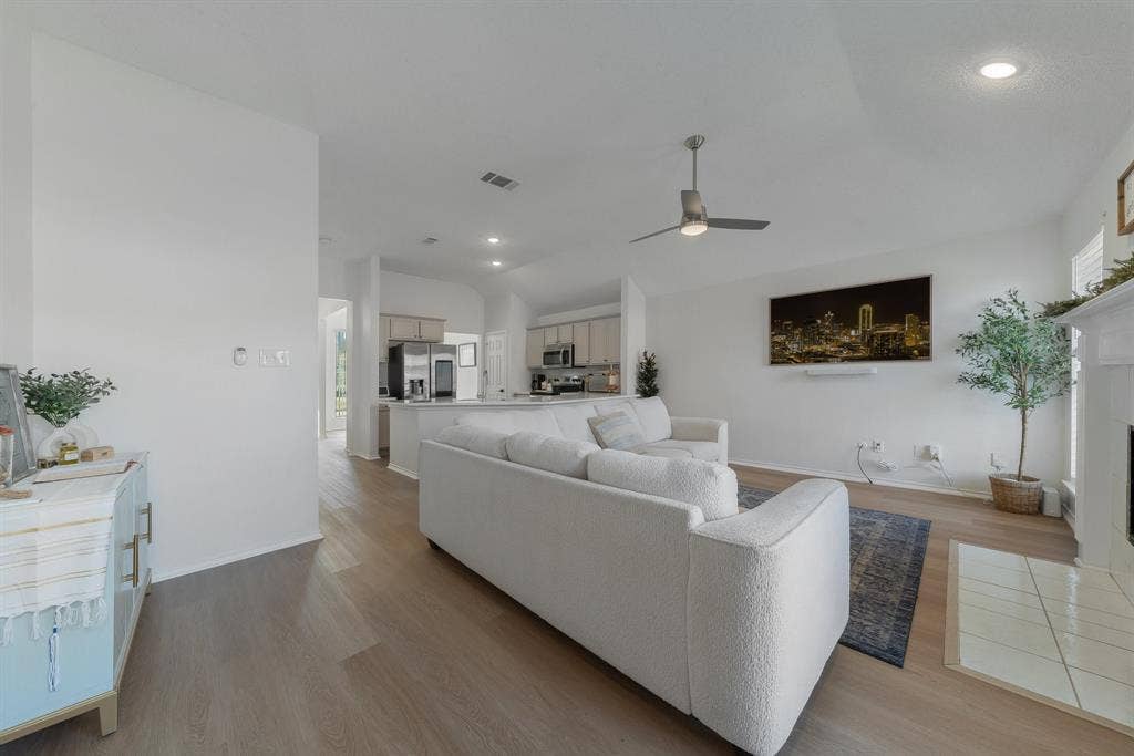2827 Saint Martin Drive, Lancaster, TX 75146 2827 Saint Martin Drive, Lancaster, TX 75146