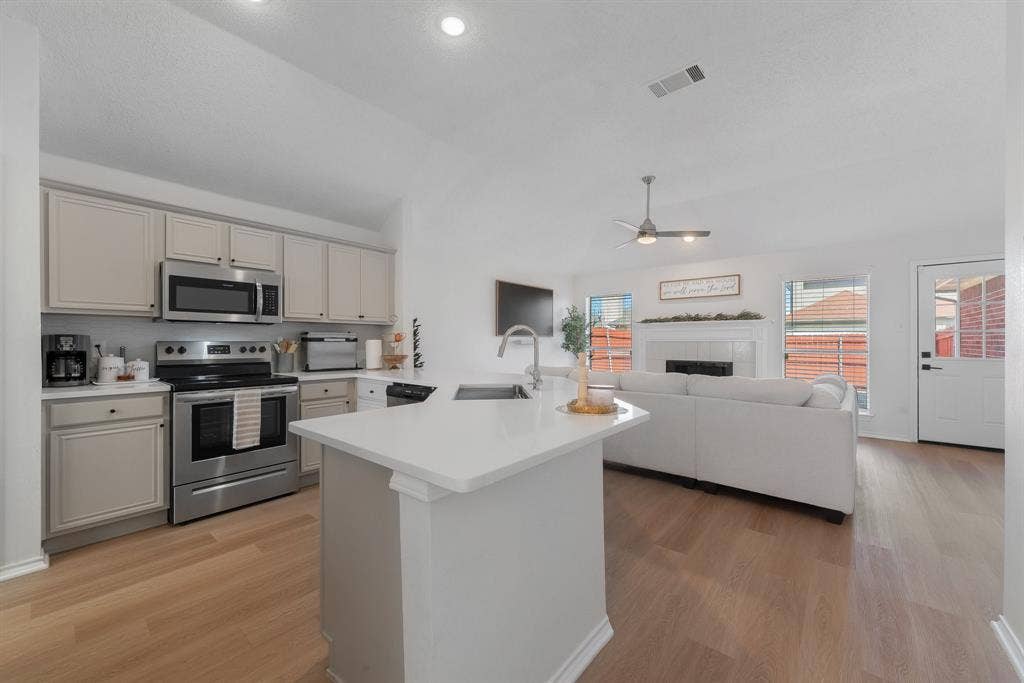 2827 Saint Martin Drive, Lancaster, TX 75146 2827 Saint Martin Drive, Lancaster, TX 75146